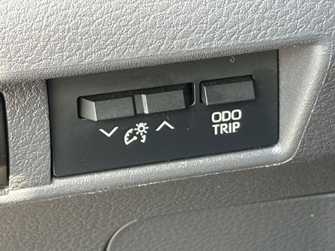 Used 2024 Toyota Sienna XLE FWD image 20