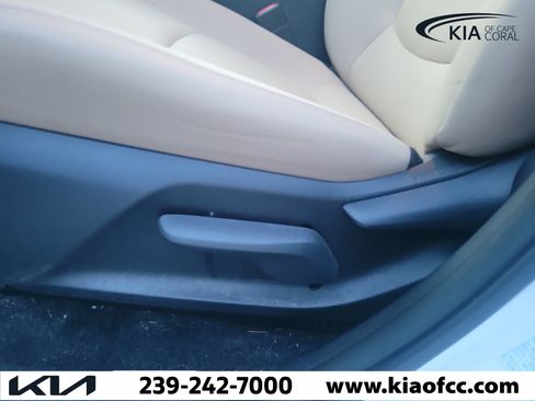 Used 2020 Toyota RAV4 LE w/ All Weather Liner Package AWD/4WD image 26