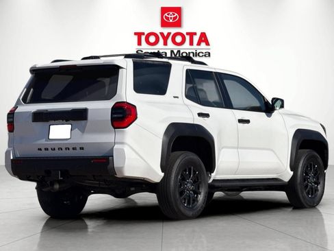 New 2026 Toyota 4Runner SR5 AWD/4WD image 3