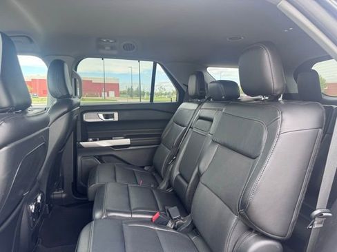 Used 2020 Ford Explorer Limited image 28