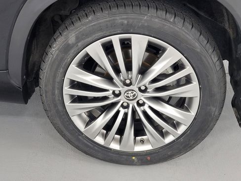 Used 2022 Toyota Highlander Platinum image 13
