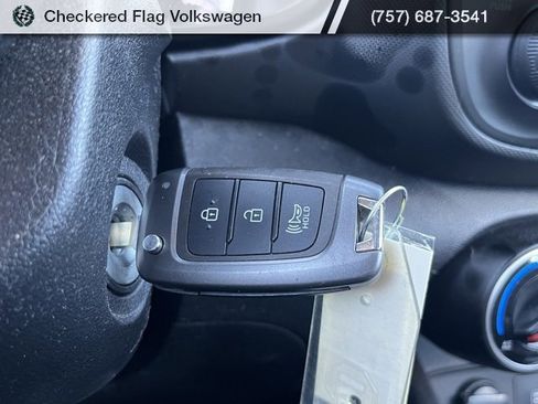 Used 2021 Hyundai Venue SE image 40