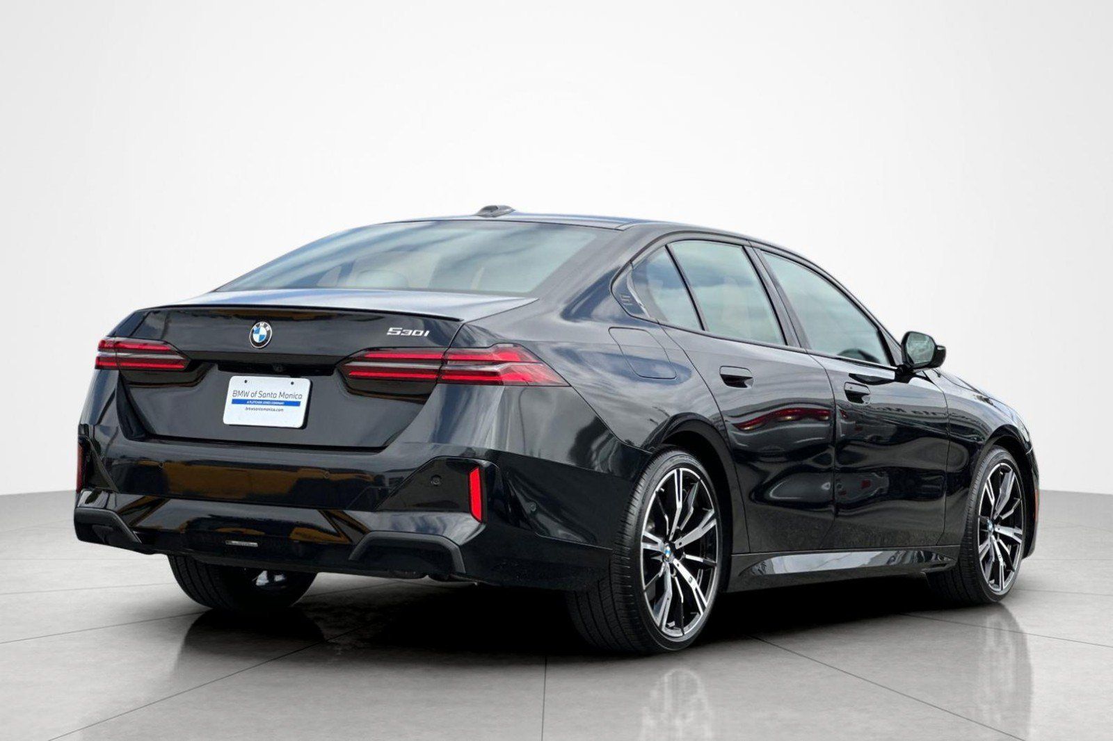 Used 2026 BMW 530i w/ M Sport Package RWD image 5