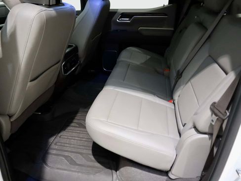 Used 2022 GMC Sierra 1500 SLT w/ SLT Premium Plus Package AWD/4WD image 17