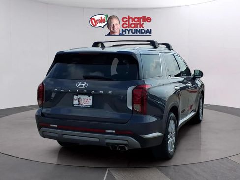 Used 2023 Hyundai Palisade SEL FWD image 5