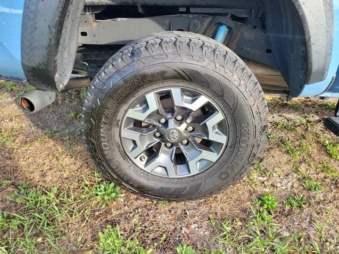 Used 2019 Toyota Tacoma TRD Off-Road w/ Technology Package image 14