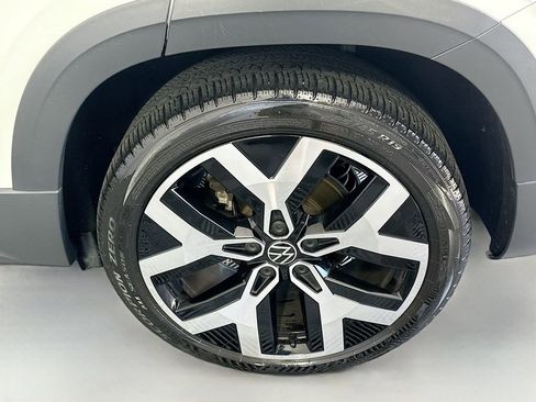 Used 2023 Volkswagen Taos SEL AWD/4WD image 31