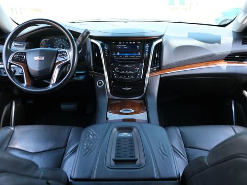 Used 2016 Cadillac Escalade Luxury AWD/4WD image 10