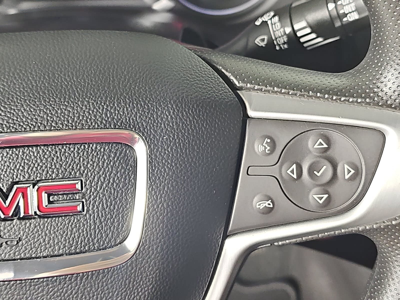 Used 2024 GMC Terrain SLE AWD/4WD image 15