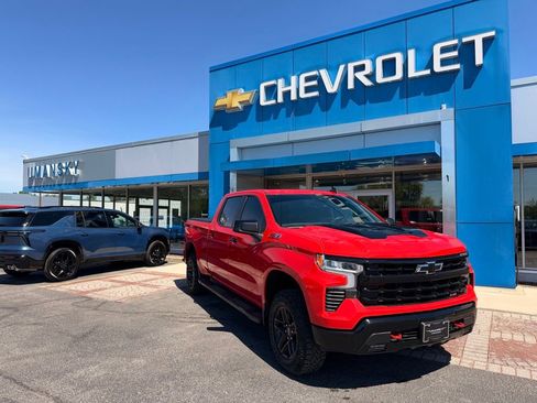 Used 2023 Chevrolet Silverado 1500 LT Trail Boss w/ Protection Package AWD/4WD image 1