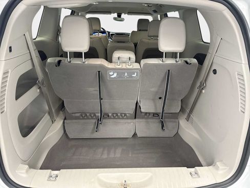 Used 2020 Chrysler Pacifica Touring-L FWD image 20