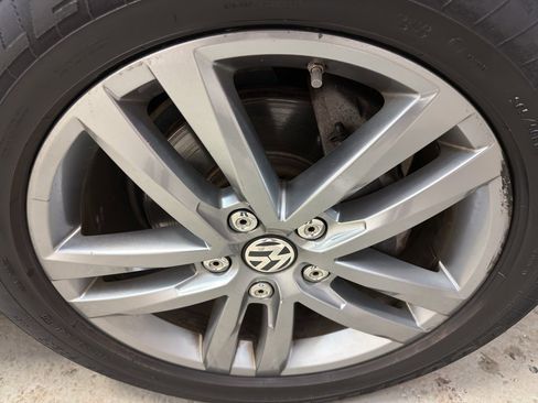 Used 2014 Volkswagen Touareg TDI image 34