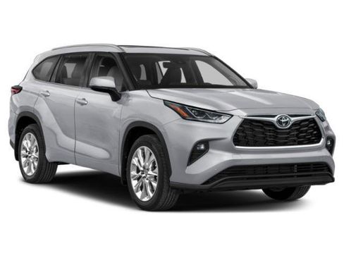 Certified 2025 Toyota Highlander XLE image 6