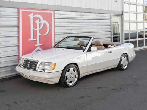 Used 1995 Mercedes-Benz E 320 Convertible image 29
