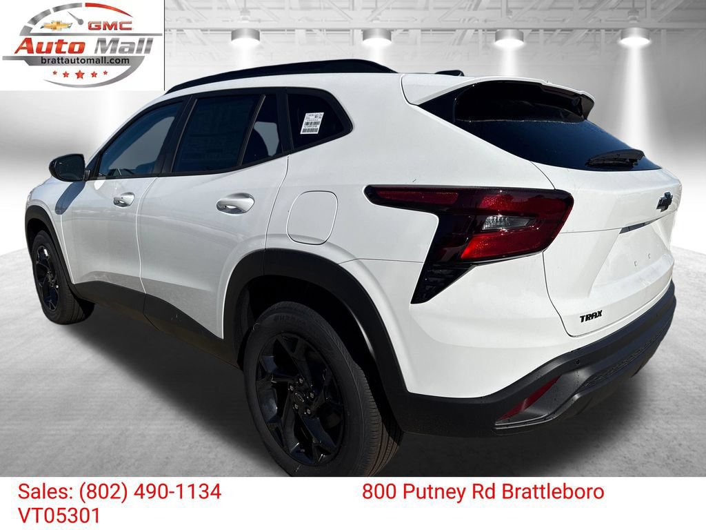 New 2026 Chevrolet Trax LT w/ Driver Confidence Package FWD image 3