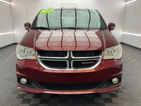 Used 2019 Dodge Grand Caravan SXT FWD image 2