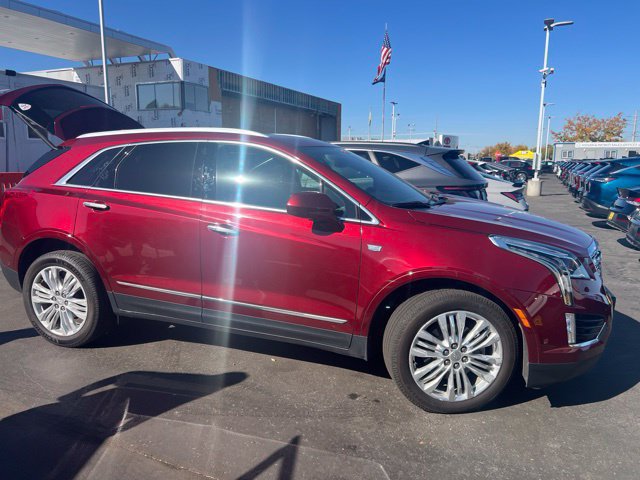 Used 2017 Cadillac XT5 Premium Luxury w/ Driver Assist Package AWD/4WD image 5