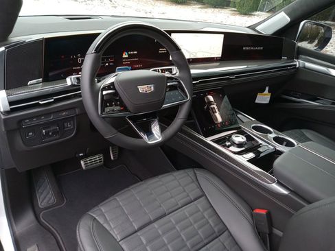 Used 2025 Cadillac Escalade V w/ LPO, ONYX Package image 13