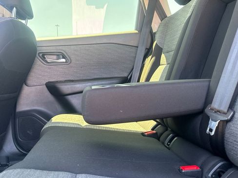 Used 2023 Nissan Rogue SV FWD image 35