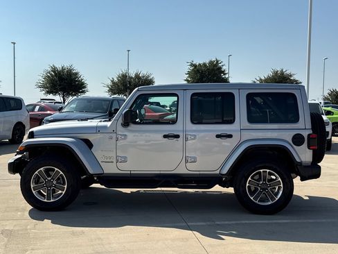 Used 2022 Jeep Wrangler Unlimited Sahara w/ LED Lighting Group AWD/4WD image 6