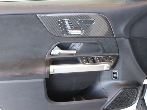 Used 2021 Mercedes-Benz GLB 35 AMG 4MATIC image 24
