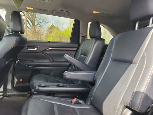 Used 2016 Toyota Highlander Limited image 16