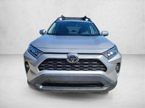 Used 2021 Toyota RAV4 XLE FWD image 2