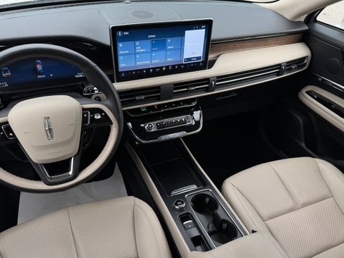Used 2025 Lincoln Corsair Reserve AWD/4WD image 15