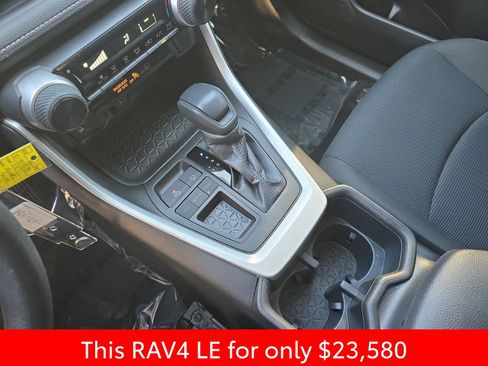 Used 2022 Toyota RAV4 LE image 29