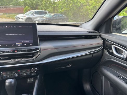 Used 2025 Jeep Compass Trailhawk w/ Trailer Tow Group AWD/4WD image 33