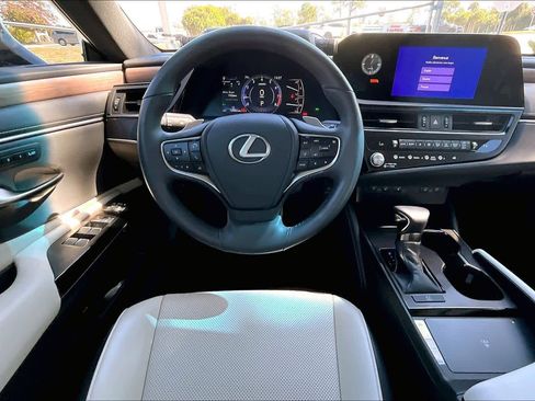 Used 2024 Lexus ES 350 w/ Premium Package image 5