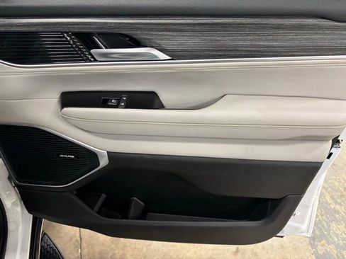 Used 2024 Jeep Wagoneer Series II w/ Flexible Seating Group RWD image 23