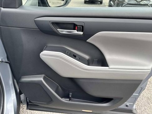 Certified 2022 Toyota Highlander XLE image 15