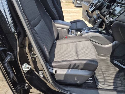 Used 2020 Nissan Rogue SV w/ Premium Package FWD image 6