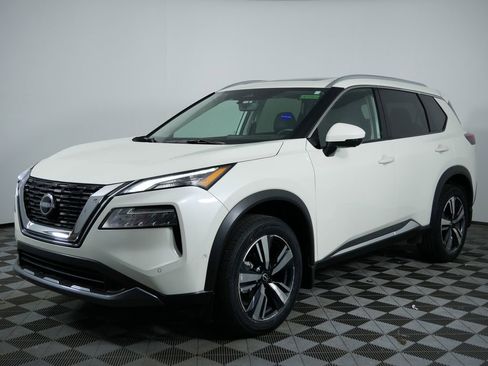 Used 2023 Nissan Rogue SL w/ SL Premium Package image 4