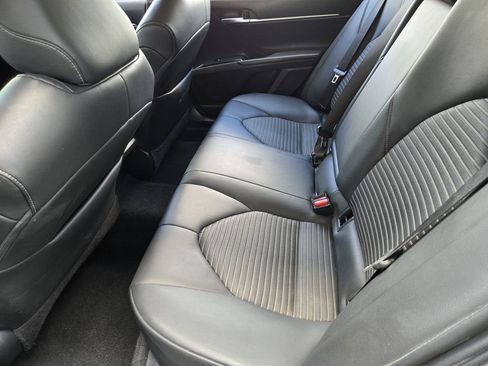 Used 2018 Toyota Camry SE FWD image 19