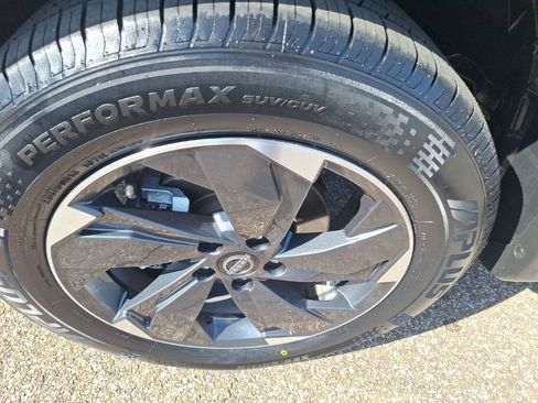 Used 2024 Nissan Rogue SV image 14