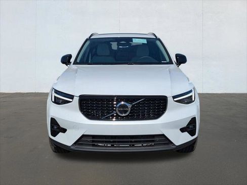 New 2026 Volvo XC40 B5 Ultra w/ Climate Package image 4