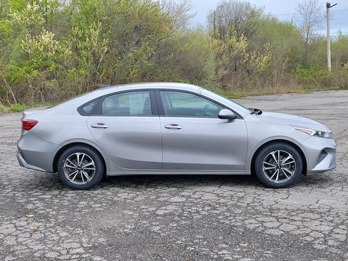 Used 2023 Kia Forte LXS FWD image 4