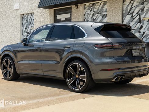 Used 2023 Porsche Cayenne Turbo S AWD/4WD image 10
