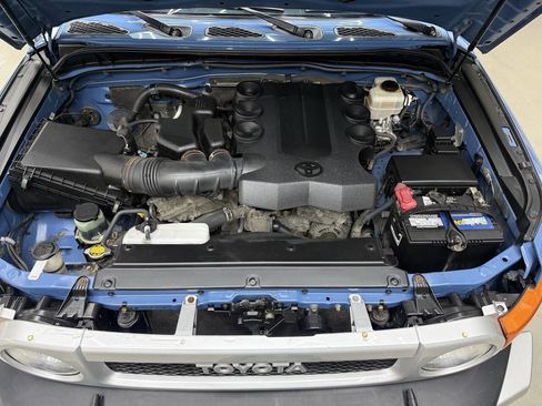Used 2012 Toyota FJ Cruiser 4WD w/ Upgrade Pkg image 7