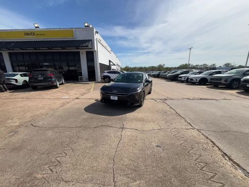 Used 2025 Kia K4 LXS image 15