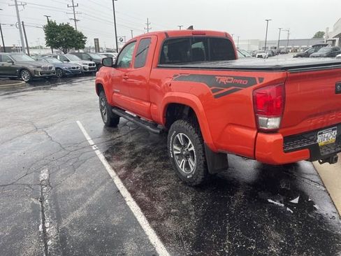 Used 2017 Toyota Tacoma TRD Sport w/ Tow Package (A/T) AWD/4WD image 4