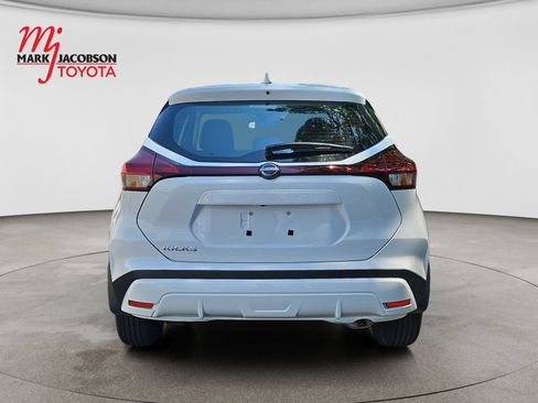 Used 2025 Nissan Kicks Play S FWD image 11