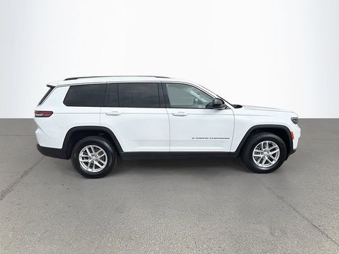 Used 2023 Jeep Grand Cherokee L Laredo image 3