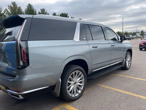 Used 2024 Cadillac Escalade ESV Premium Luxury image 10