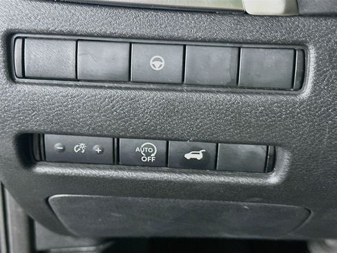 Used 2025 Nissan Rogue SV FWD image 17