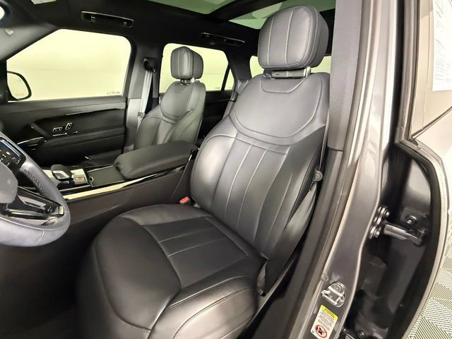 Used 2025 Land Rover Range Rover Sport Dynamic SE AWD/4WD image 6