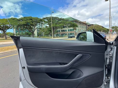 Used 2018 Tesla Model 3 Mid Range RWD image 14