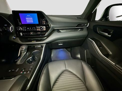 Used 2023 Toyota Highlander XSE FWD image 33